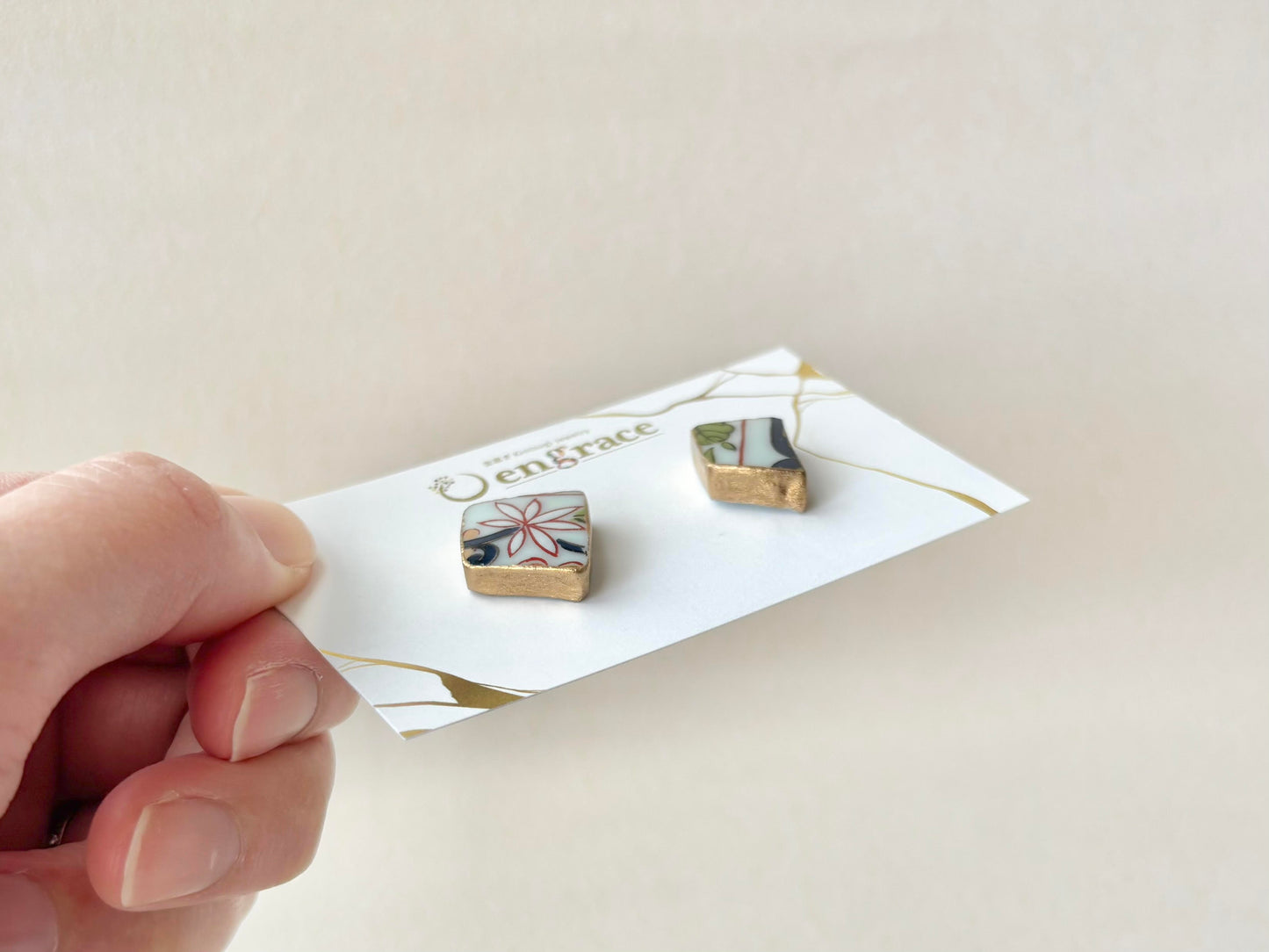 【Fittings Selection Available】Arita Ware Kintsugi Pierced Earrings / Clip-on Earrings, White, Flower Pattern, Leaf Pattern, Traditional Craft, #478