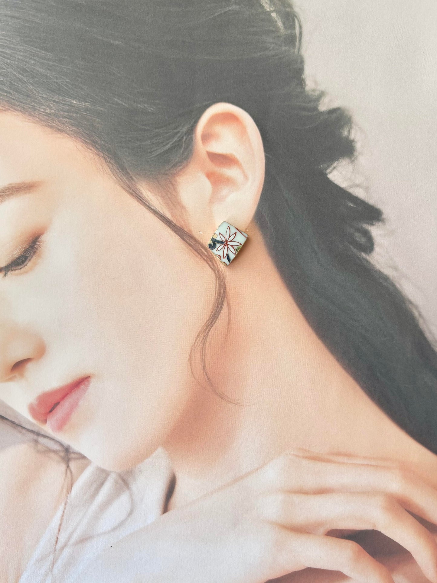 【Fittings Selection Available】Arita Ware Kintsugi Pierced Earrings / Clip-on Earrings, White, Flower Pattern, Leaf Pattern, Traditional Craft, #478