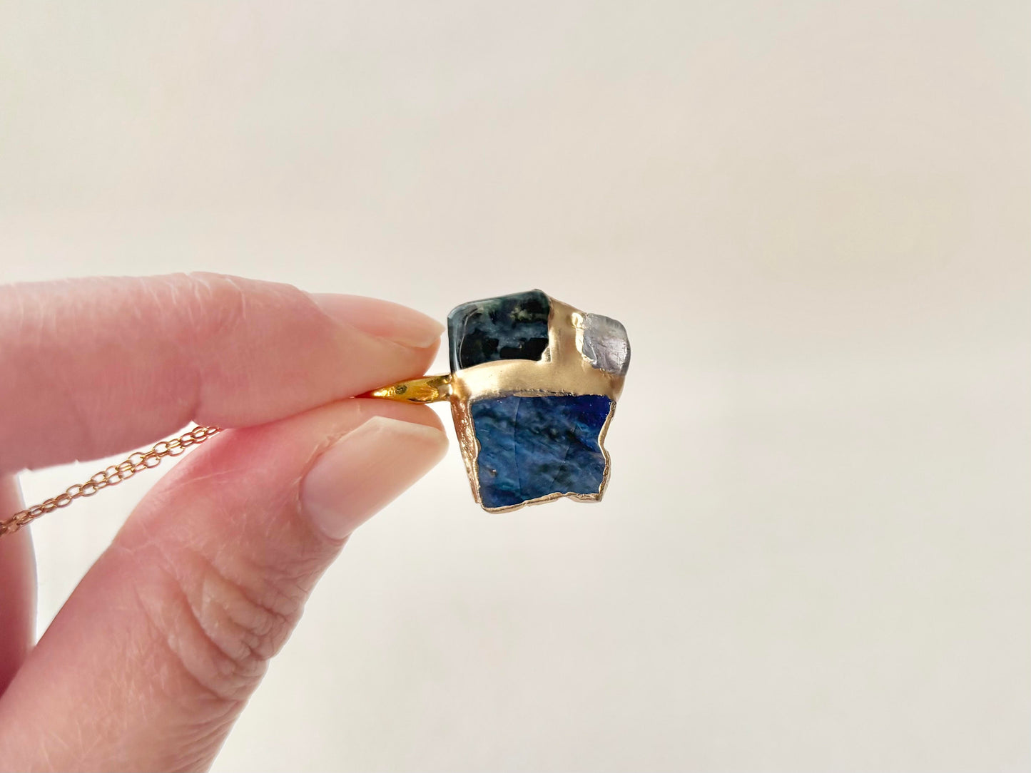 萩焼　金継ぎ　ネックレス　サージカルステンレスチェーン　アレルギー対応　18K　藍色　グリーンルチルクォーツ　アイオライトル　天然石　伝統工芸　＃524