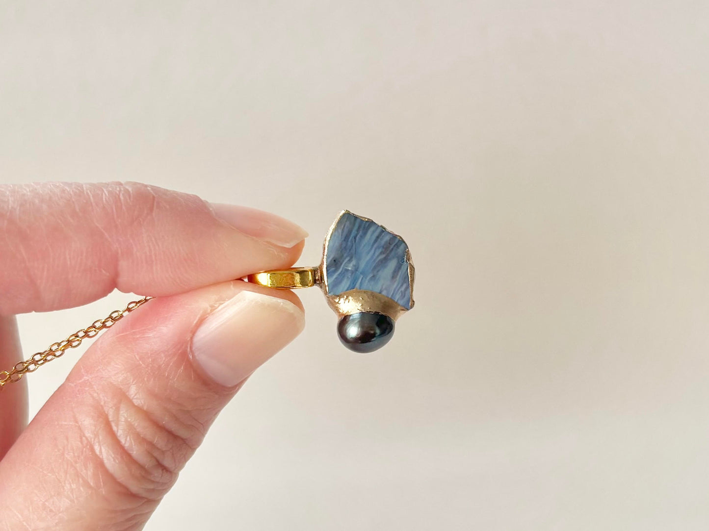 萩焼　金継ぎ　ネックレス　サージカルステンレスチェーン　アレルギー対応　18K　藍色　ブラックピーコック　淡水パール　天然石　伝統工芸　＃526