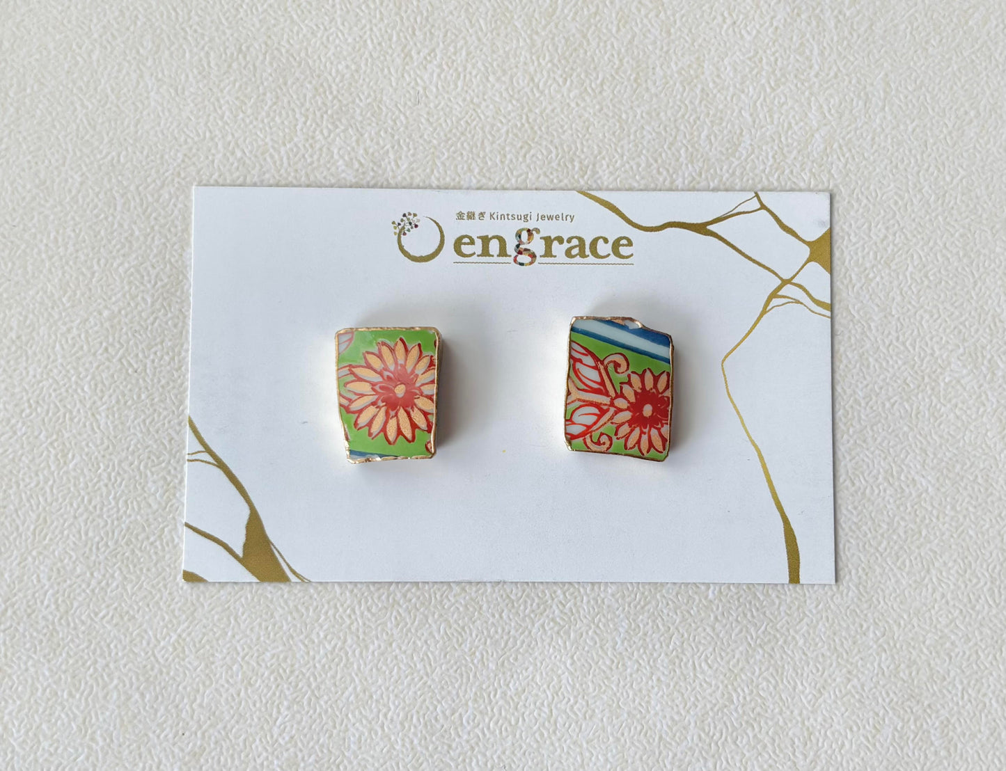 【Fittings Selection Available】Arita Ware Kintsugi Pierced Earrings / Clip-on Earrings, White, Flower Pattern, Leaf Pattern, Traditional Craft, #478