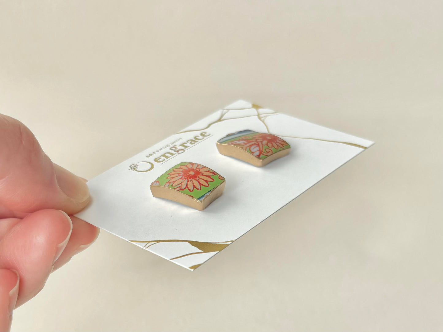 【Fittings Selection Available】Arita Ware Kintsugi Pierced Earrings / Clip-on Earrings, White, Flower Pattern, Leaf Pattern, Traditional Craft, #478