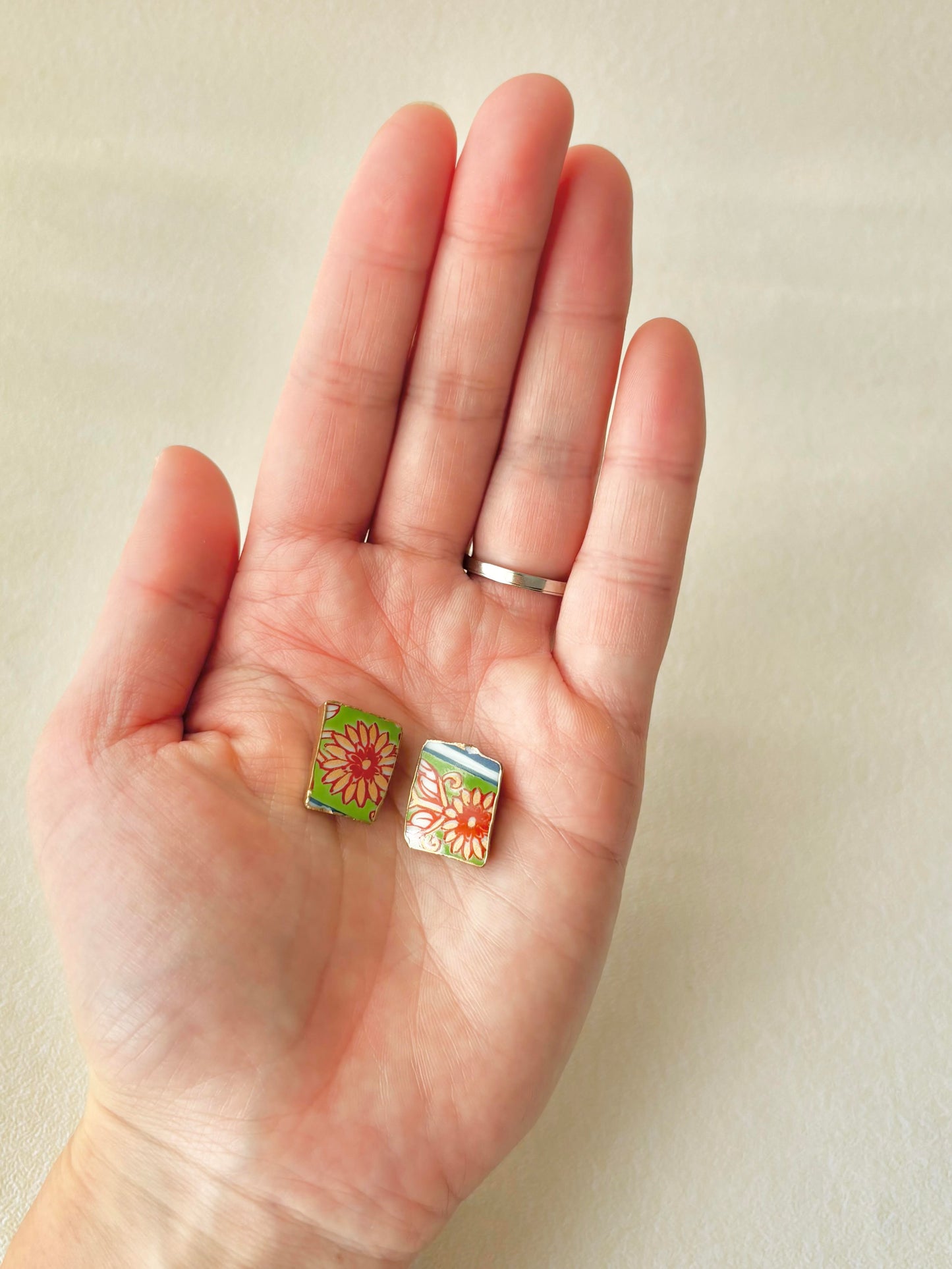 【Fittings Selection Available】Arita Ware Kintsugi Pierced Earrings / Clip-on Earrings, White, Flower Pattern, Leaf Pattern, Traditional Craft, #478