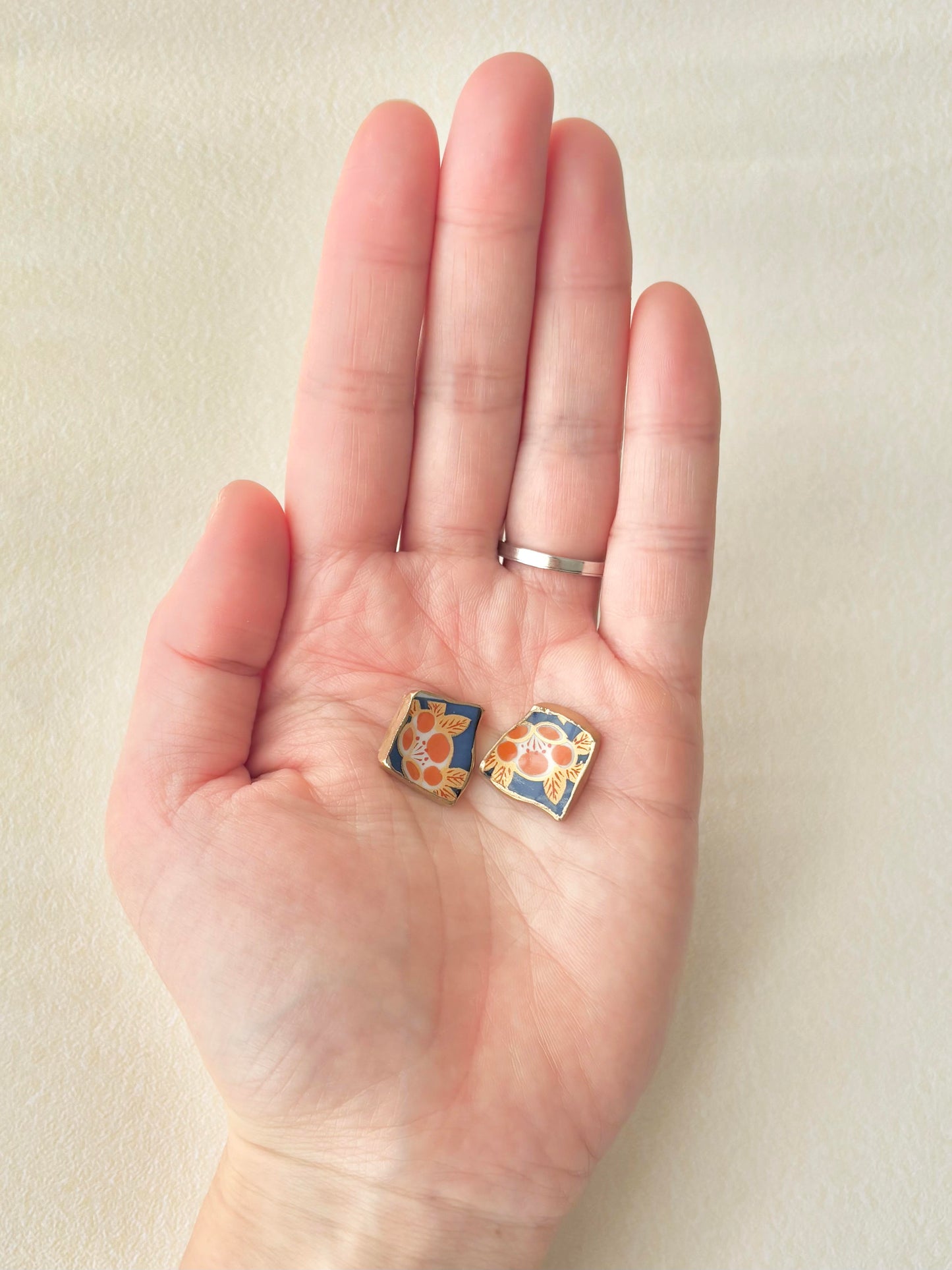 【Fittings Selection Available】Arita Ware Kintsugi Pierced Earrings / Clip-on Earrings, White, Flower Pattern, Leaf Pattern, Traditional Craft, #478