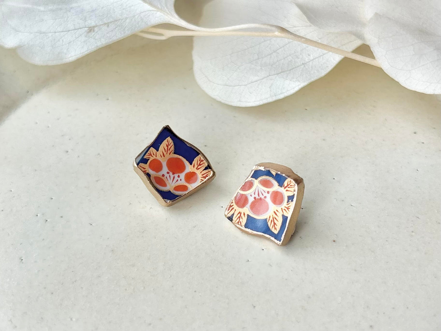 【Fittings Selection Available】Arita Ware Kintsugi Pierced Earrings / Clip-on Earrings, White, Flower Pattern, Leaf Pattern, Traditional Craft, #478