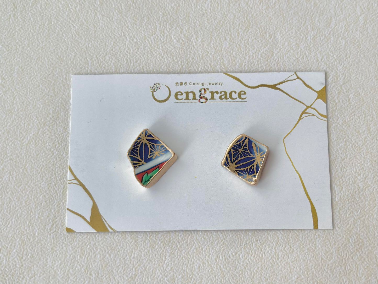 【Fittings Selection Available】Arita Ware Kintsugi Pierced Earrings / Clip-on Earrings, White, Flower Pattern, Leaf Pattern, Traditional Craft, #478