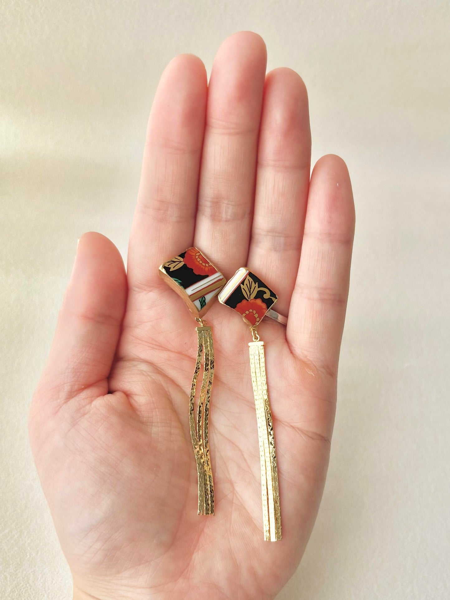 有田焼 　金継ぎ　サージカルステンレスピアス　赤　ゴールド　リーフ柄　花柄　揺れる　スイングチェーン　伝統工芸　＃544