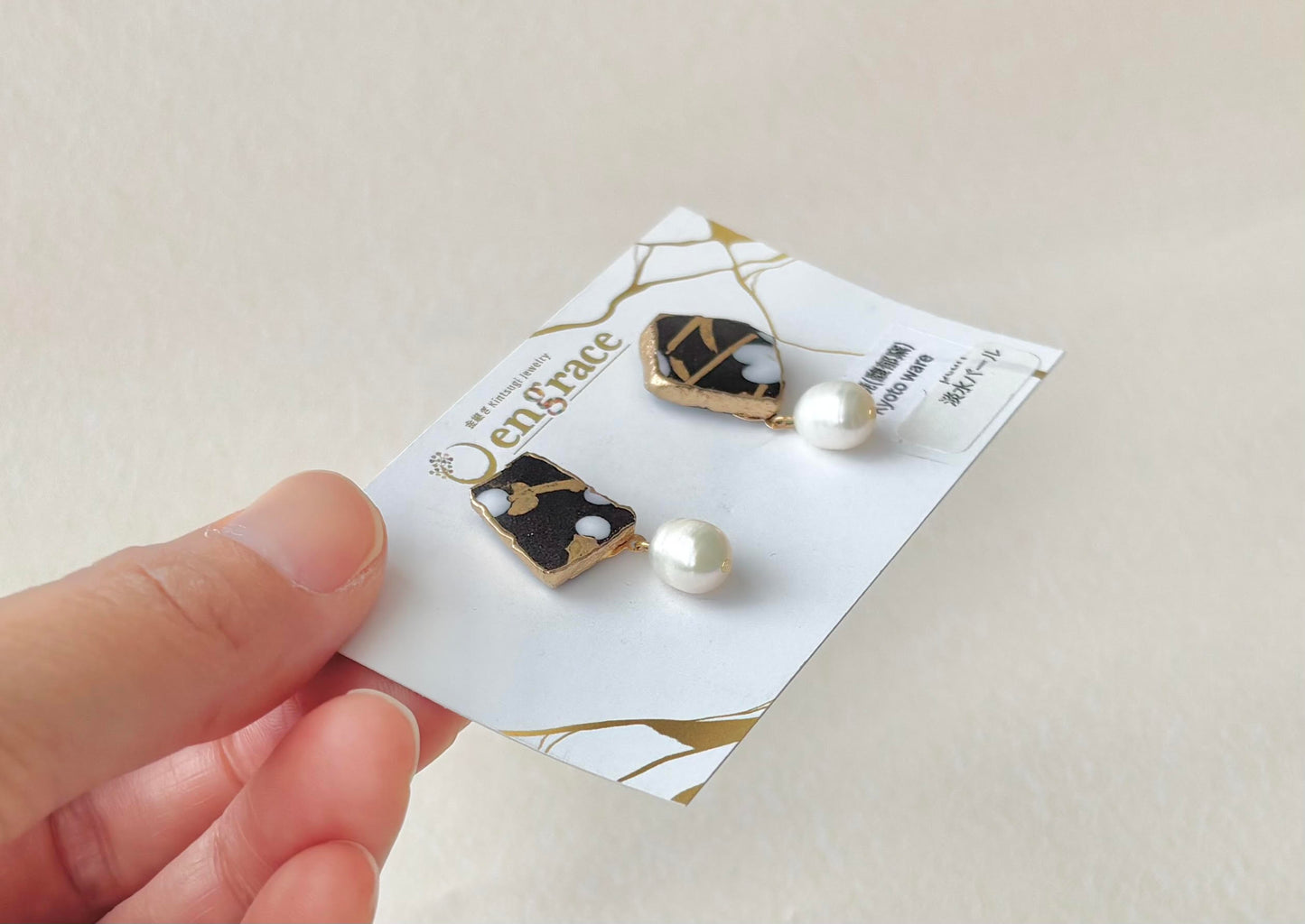 京焼 　金継ぎ　サージカルステンレスピアス　手書き　絵付け　花柄　黒　淡水パール　天然石　揺れる　伝統工芸　＃549