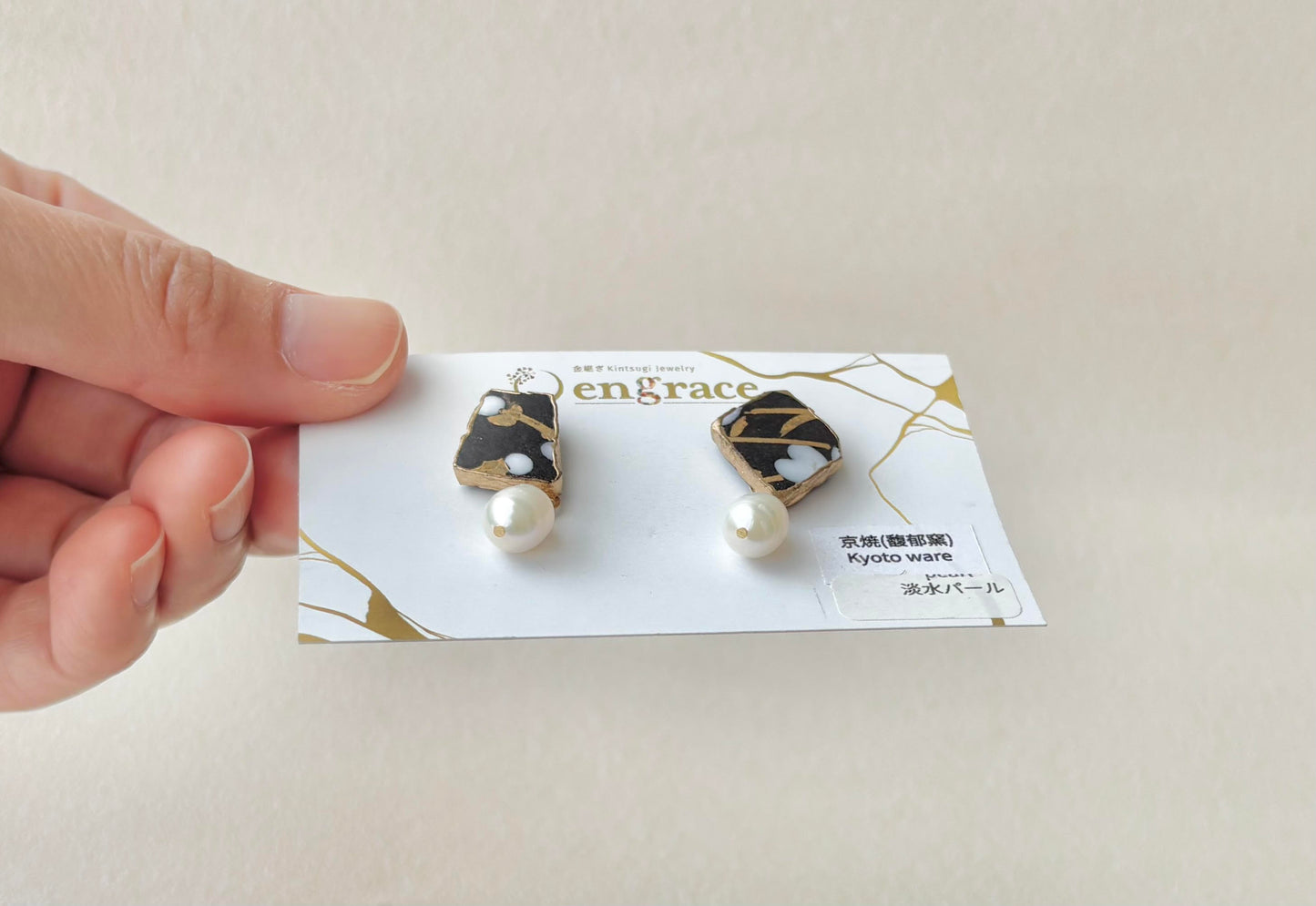京焼 　金継ぎ　サージカルステンレスピアス　手書き　絵付け　花柄　黒　淡水パール　天然石　揺れる　伝統工芸　＃549
