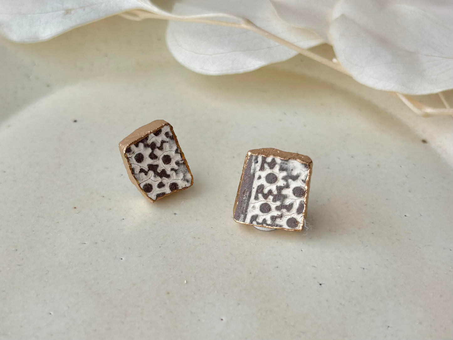 【金具が選べる】唐津焼　金継ぎ　ピアス　イヤリング　グレー　白　伝統工芸　＃552