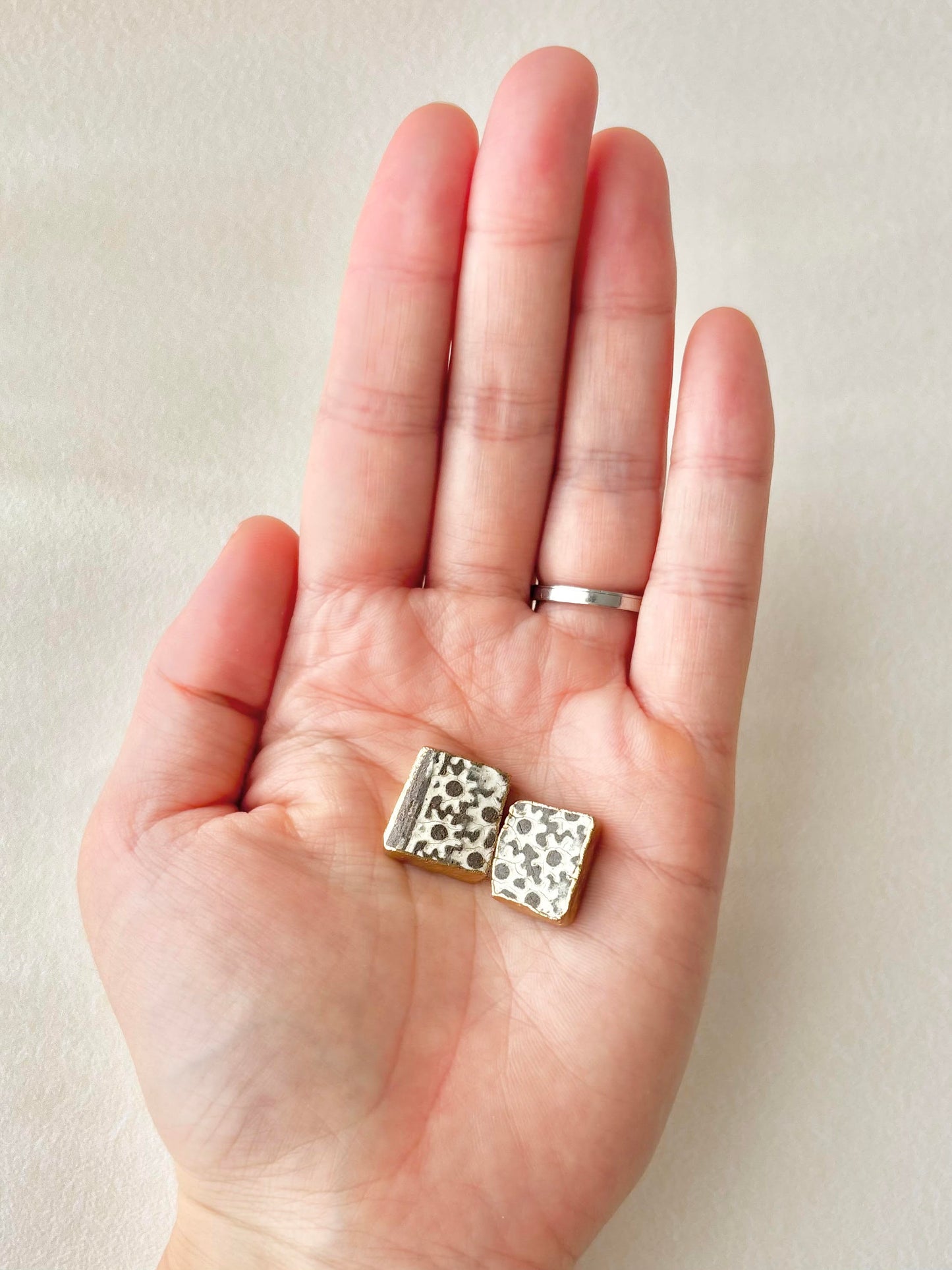 【金具が選べる】唐津焼　金継ぎ　ピアス　イヤリング　グレー　白　伝統工芸　＃552