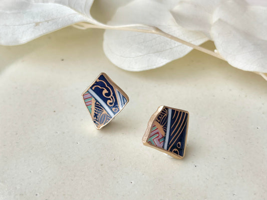 【金具が選べる】有田焼　金継ぎ　ピアス　イヤリング　紺色　和柄　伝統工芸　＃556