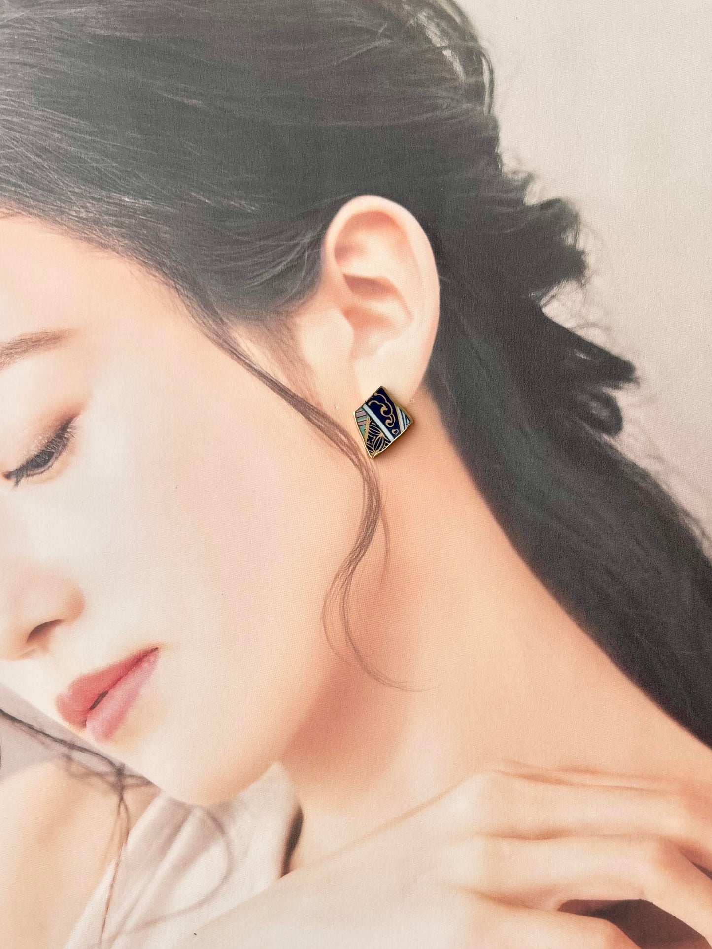 【Fittings Selection Available】Arita Ware Kintsugi Pierced Earrings / Clip-on Earrings, White, Flower Pattern, Leaf Pattern, Traditional Craft, #478