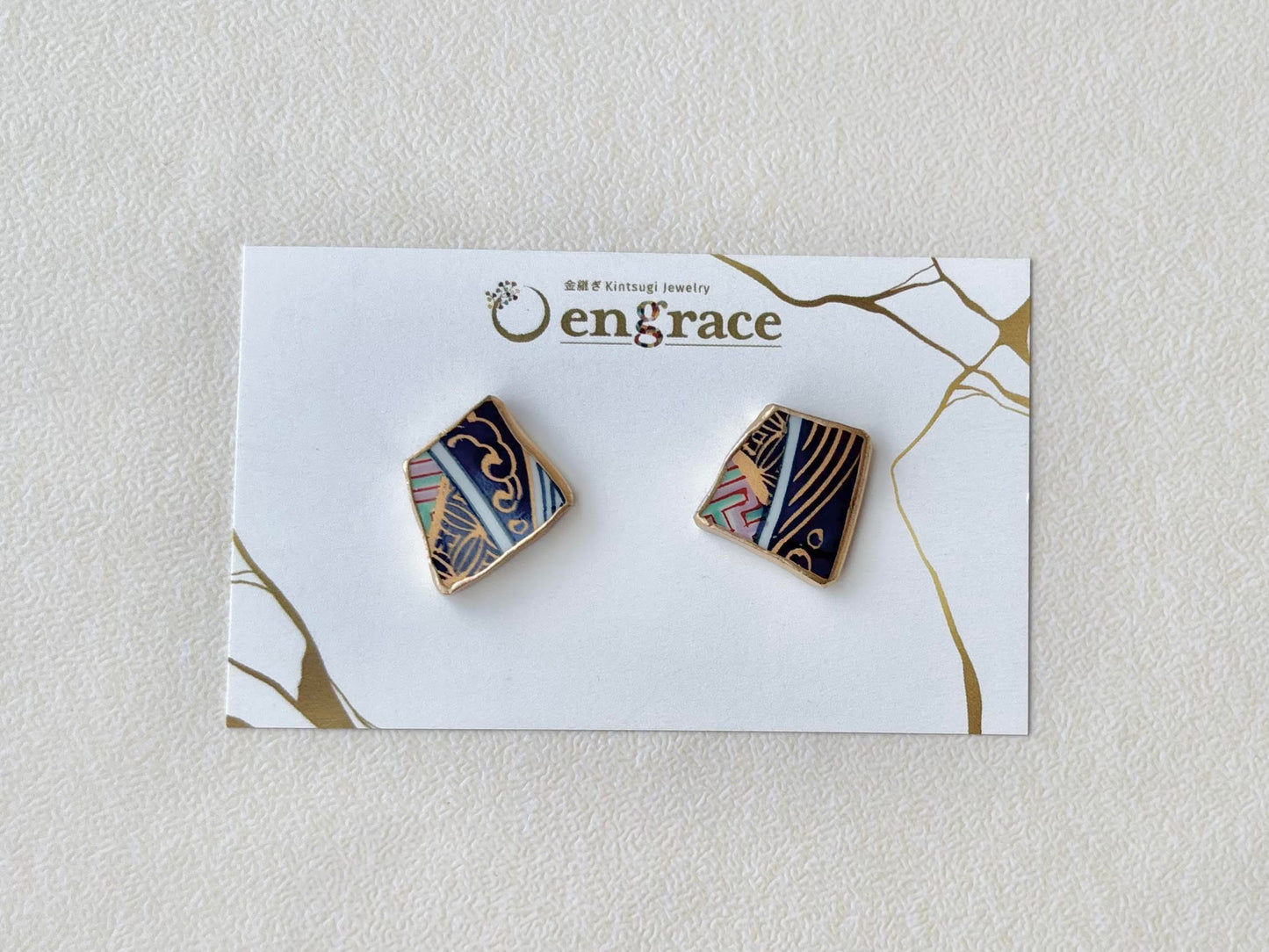 【Fittings Selection Available】Arita Ware Kintsugi Pierced Earrings / Clip-on Earrings, White, Flower Pattern, Leaf Pattern, Traditional Craft, #478