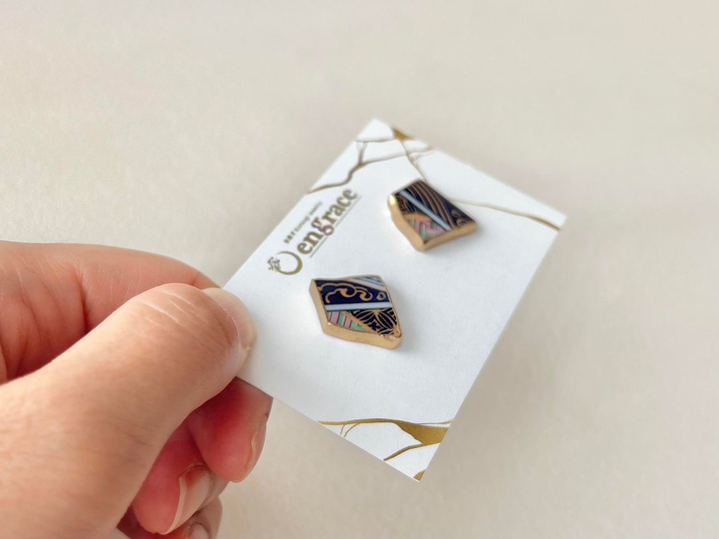 【Fittings Selection Available】Arita Ware Kintsugi Pierced Earrings / Clip-on Earrings, White, Flower Pattern, Leaf Pattern, Traditional Craft, #478