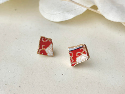 【金具が選べる】有田焼　金継ぎ　ピアス　イヤリング　白色　花柄　朱色　伝統工芸　＃557
