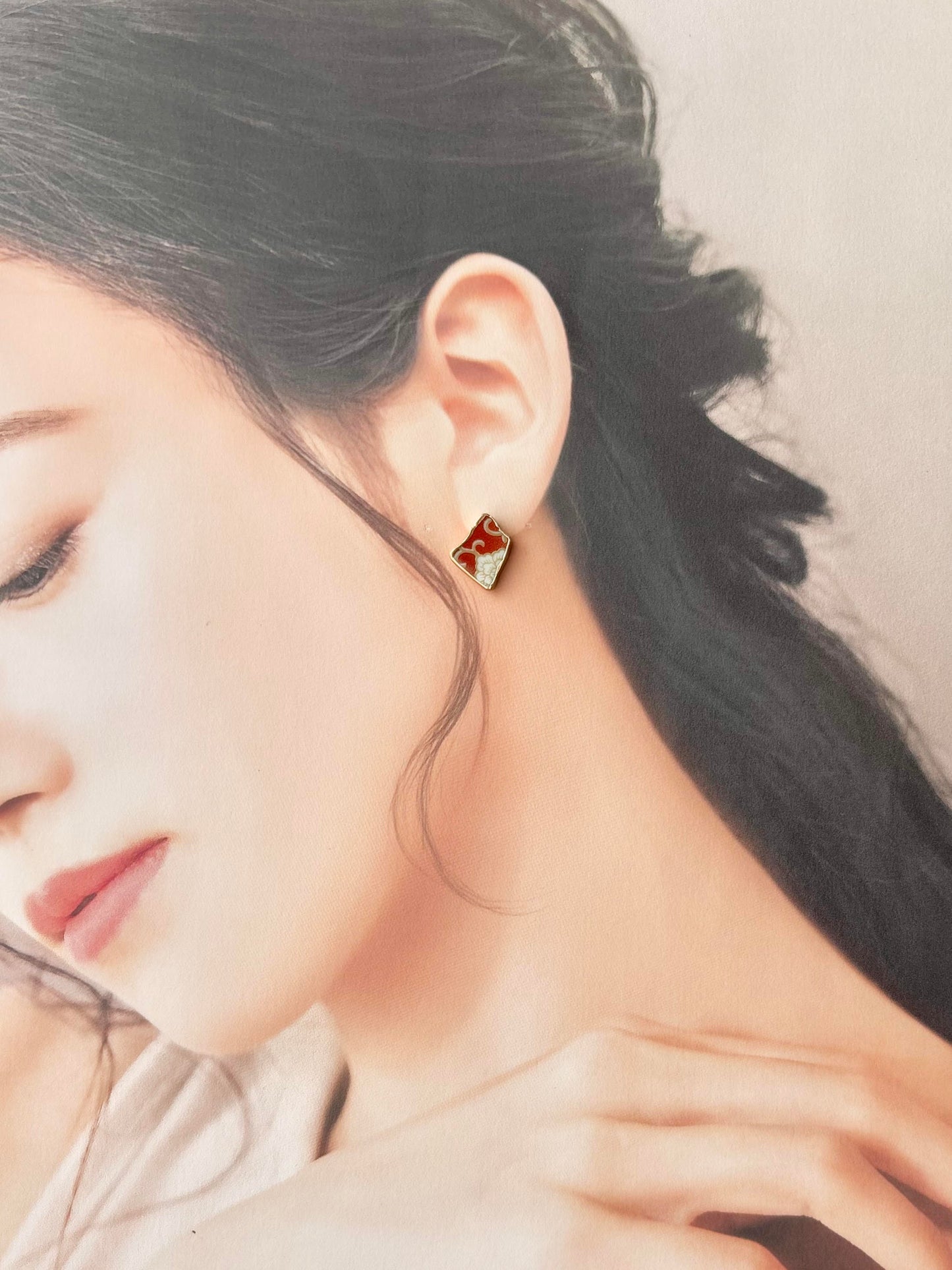 【Fittings Selection Available】Arita Ware Kintsugi Pierced Earrings / Clip-on Earrings, White, Flower Pattern, Leaf Pattern, Traditional Craft, #478