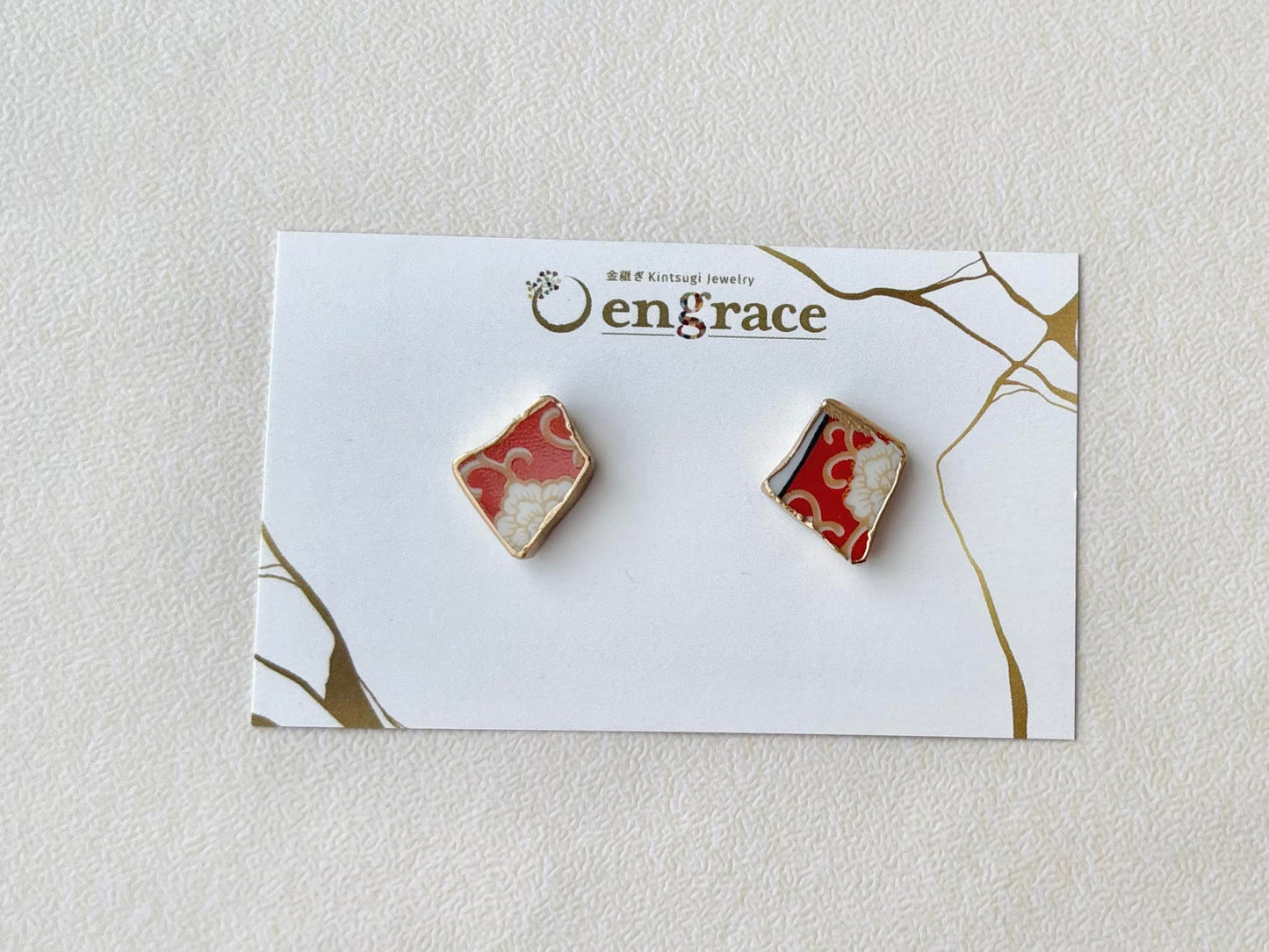 【Fittings Selection Available】Arita Ware Kintsugi Pierced Earrings / Clip-on Earrings, White, Flower Pattern, Leaf Pattern, Traditional Craft, #478