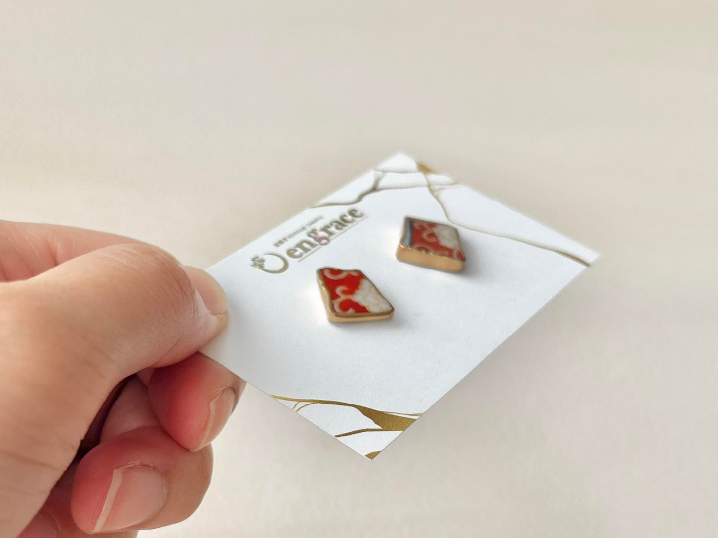 【Fittings Selection Available】Arita Ware Kintsugi Pierced Earrings / Clip-on Earrings, White, Flower Pattern, Leaf Pattern, Traditional Craft, #478