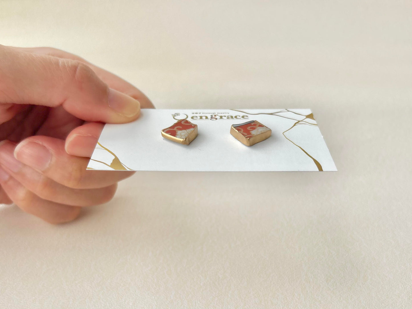 【Fittings Selection Available】Arita Ware Kintsugi Pierced Earrings / Clip-on Earrings, White, Flower Pattern, Leaf Pattern, Traditional Craft, #478