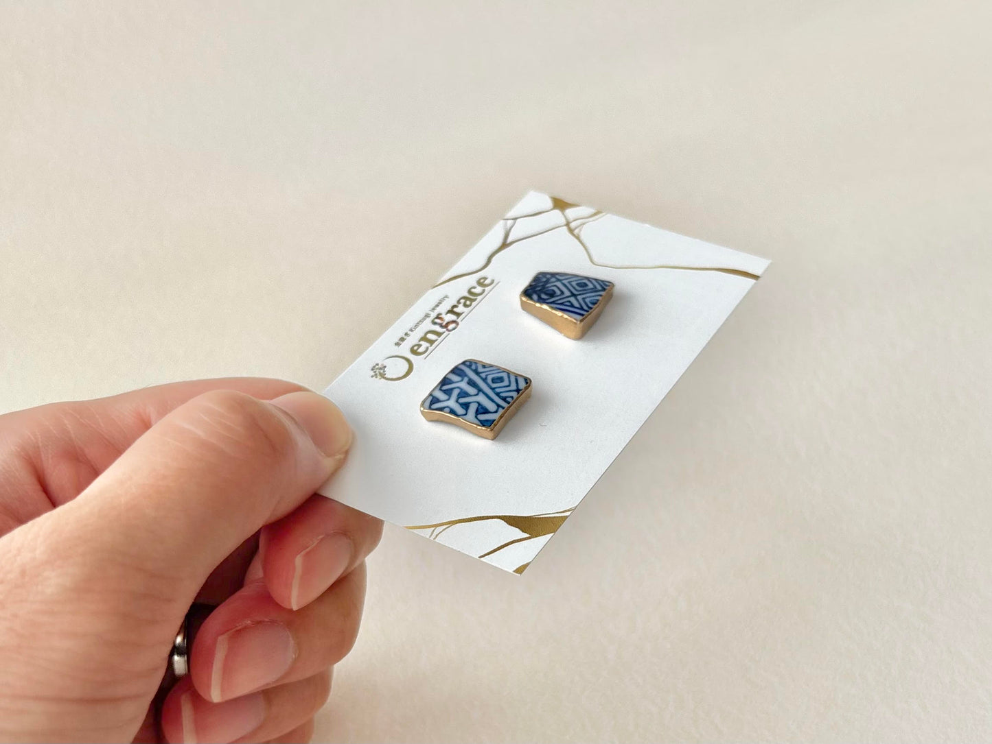 【金具が選べる】有田焼　金継ぎ　ピアス　イヤリング　青色　白色　和柄　伝統工芸　＃558