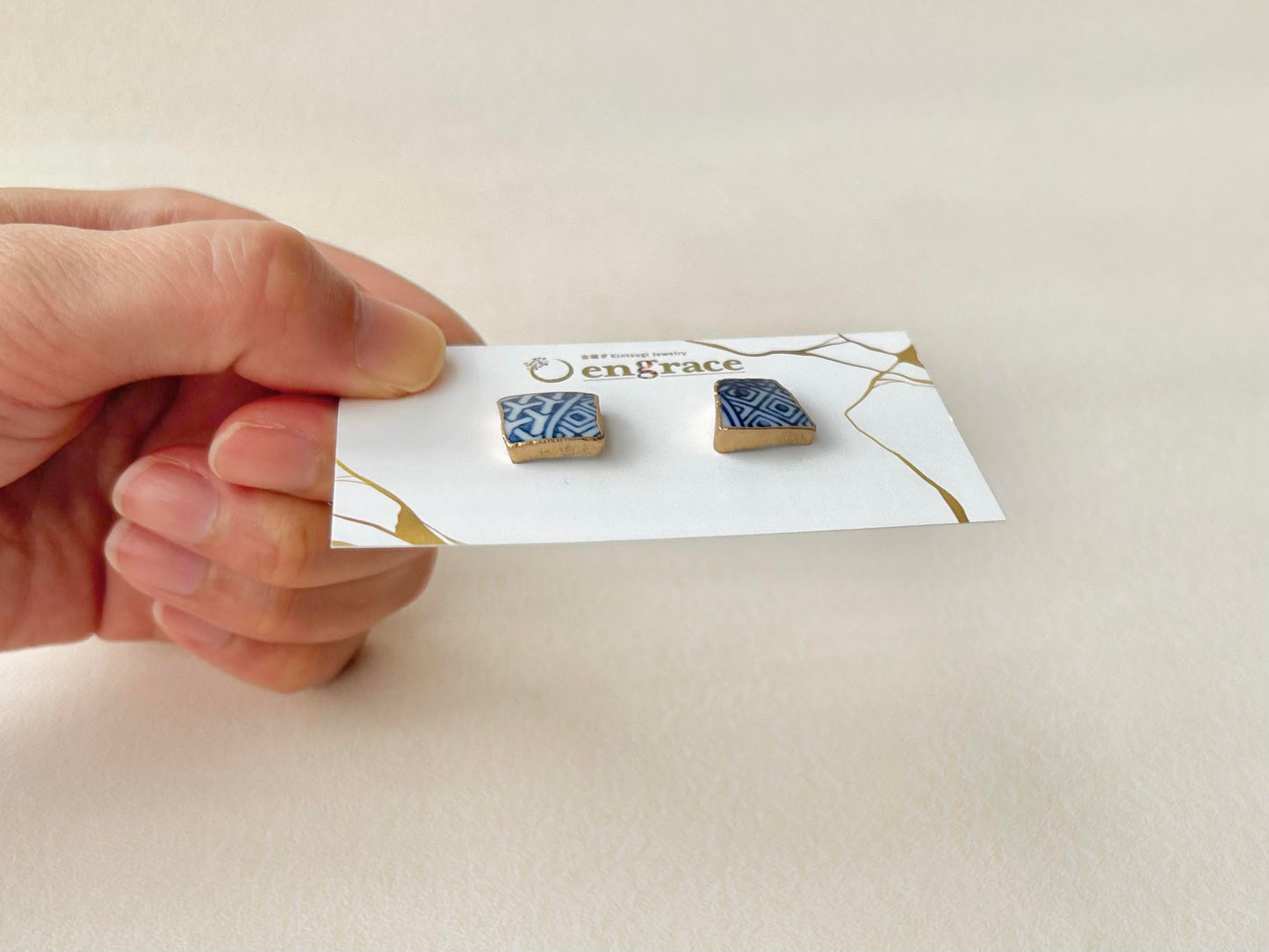 【金具が選べる】有田焼　金継ぎ　ピアス　イヤリング　青色　白色　和柄　伝統工芸　＃558