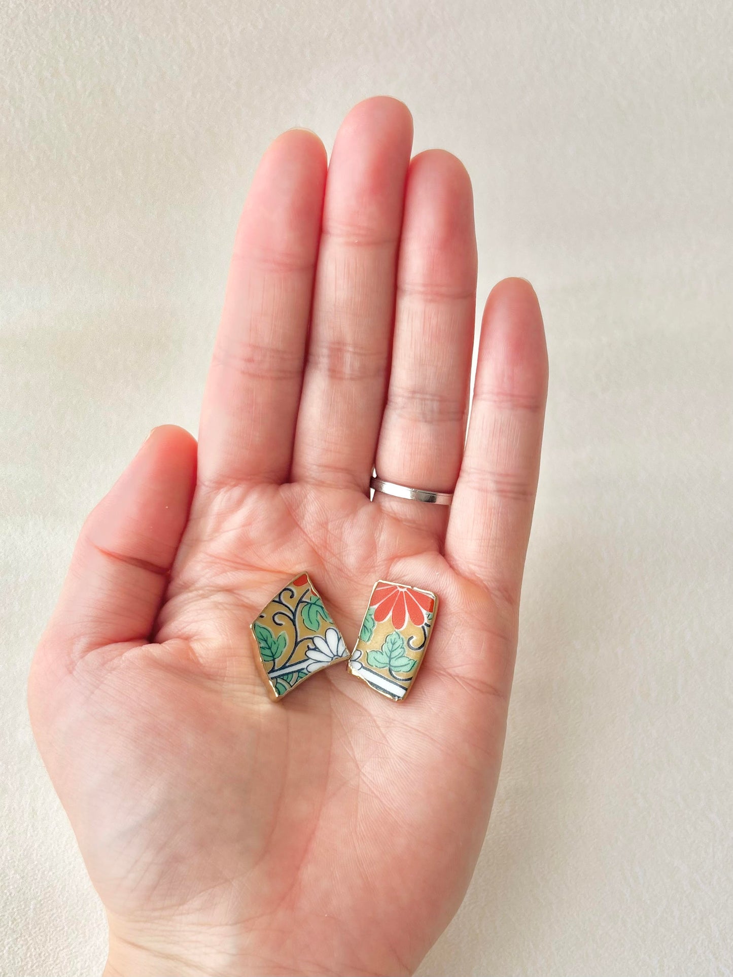 【金具が選べる】有田焼　金継ぎ　ピアス　イヤリング　花柄　リーフ柄　伝統工芸　＃559