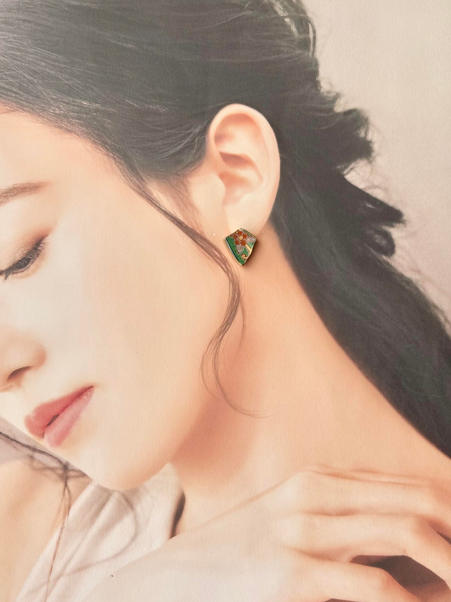 【Fittings Selection Available】Arita Ware Kintsugi Pierced Earrings / Clip-on Earrings, White, Flower Pattern, Leaf Pattern, Traditional Craft, #478