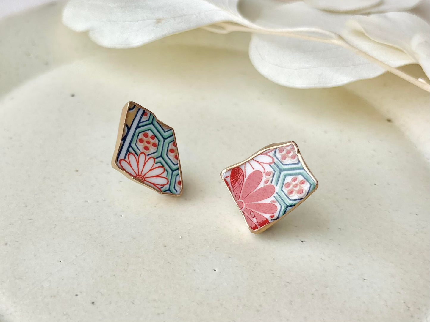 【金具が選べる】有田焼　金継ぎ　ピアス　イヤリング　赤色　花柄　伝統工芸　＃560