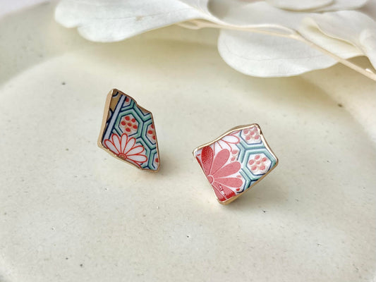 【金具が選べる】有田焼　金継ぎ　ピアス　イヤリング　赤色　花柄　伝統工芸　＃560