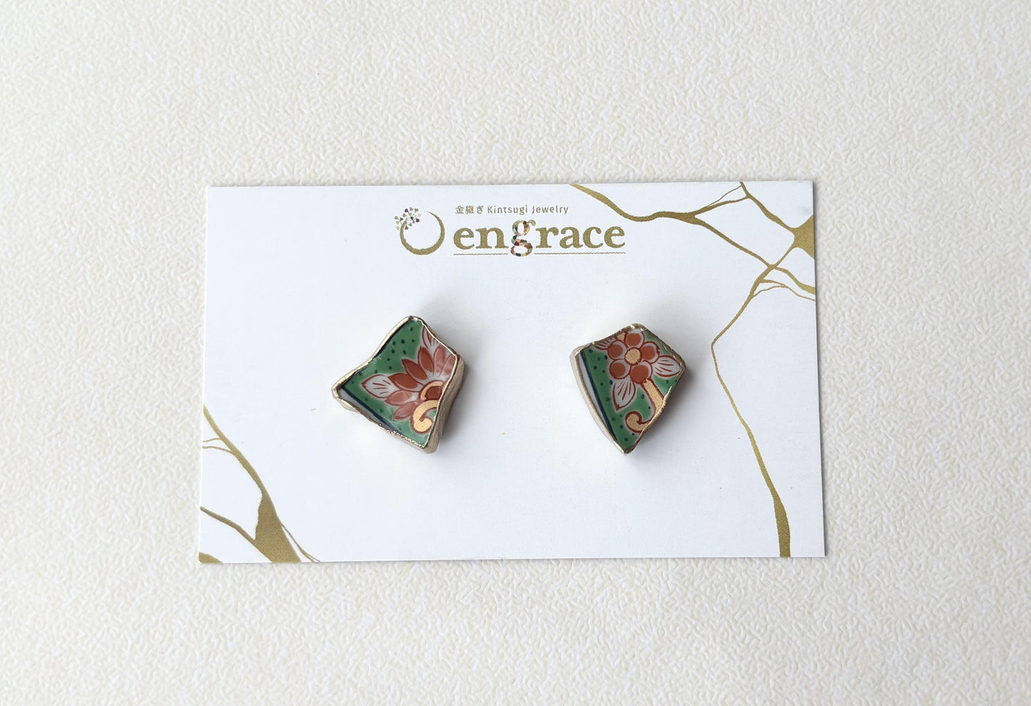 【Fittings Selection Available】Arita Ware Kintsugi Pierced Earrings / Clip-on Earrings, White, Flower Pattern, Leaf Pattern, Traditional Craft, #478