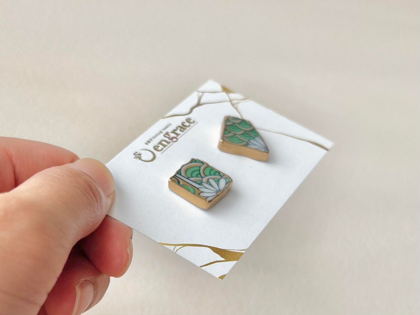 【金具が選べる】有田焼　金継ぎ　ピアス　イヤリング　白色　花柄　伝統工芸　＃561