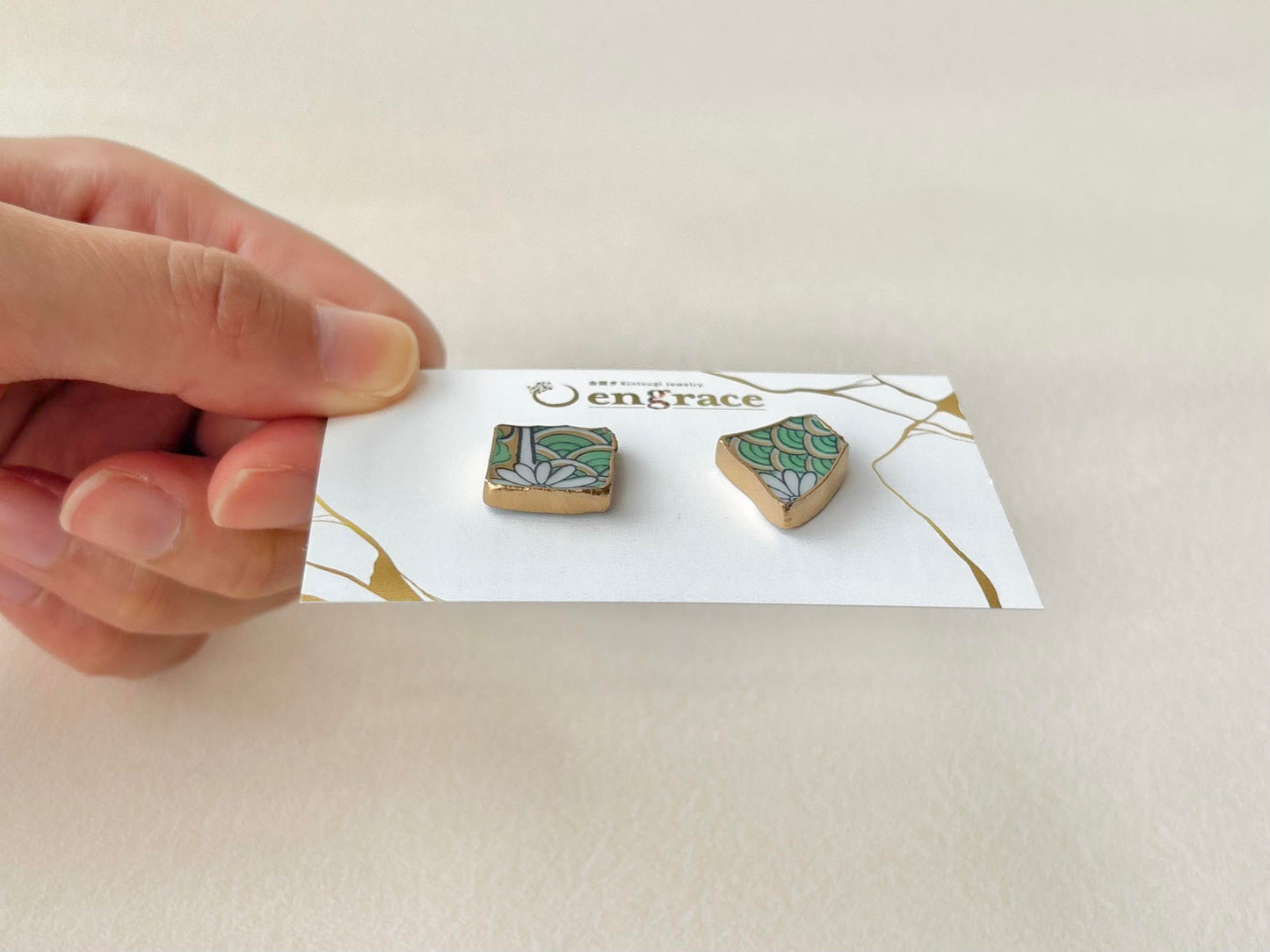 【金具が選べる】有田焼　金継ぎ　ピアス　イヤリング　白色　花柄　伝統工芸　＃561