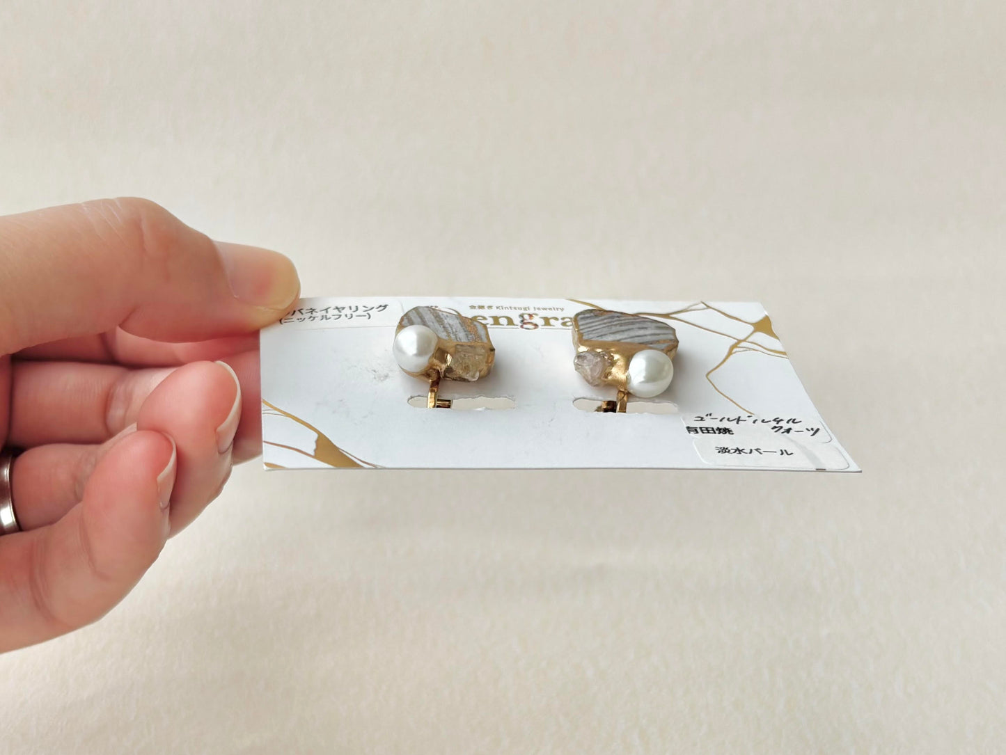 有田焼 　金継ぎ　ネジバネ式イヤリング　グレー　淡水パール　ゴールドルチルクォーツ　天然石　伝統工芸　＃563