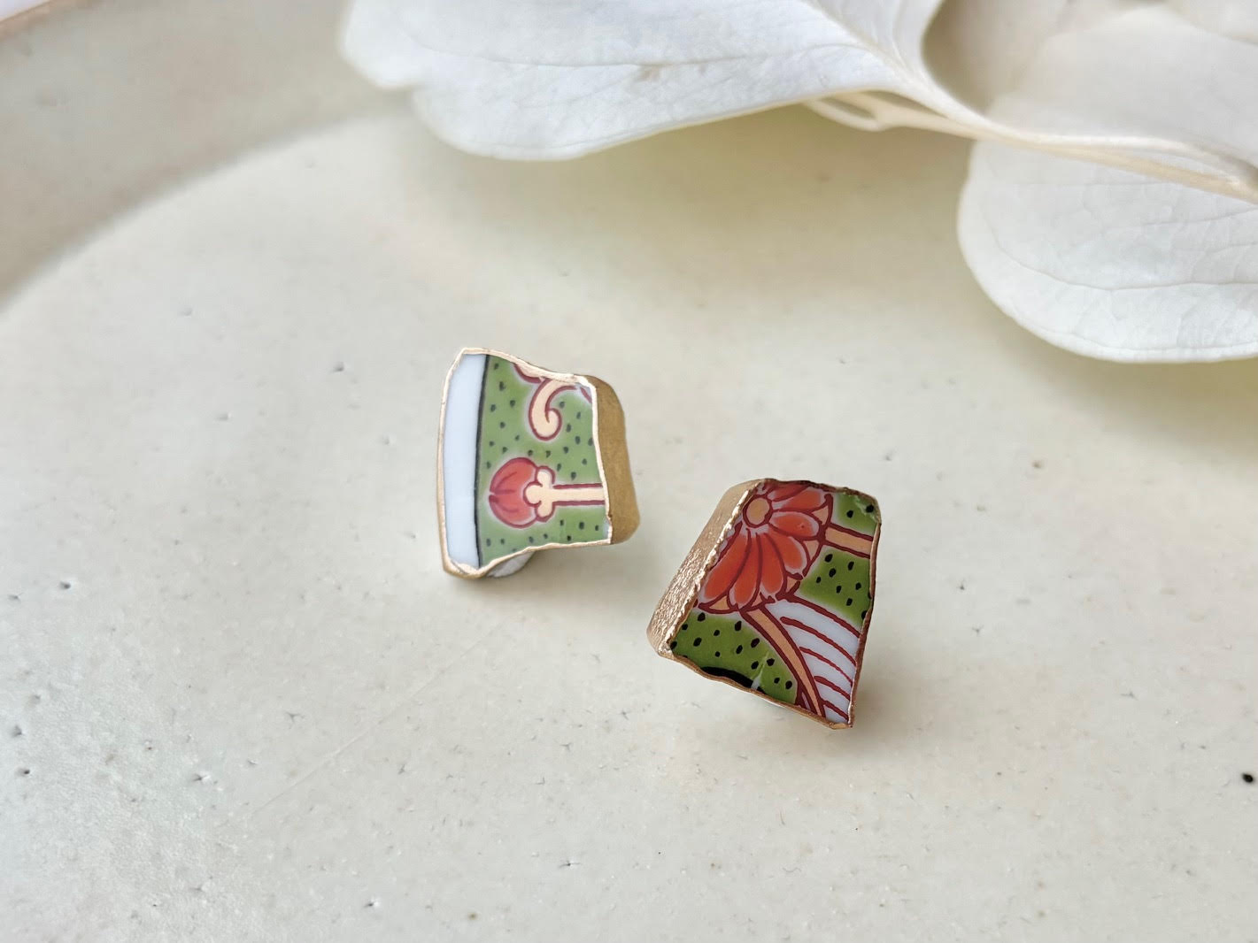 【金具が選べる】有田焼　金継ぎ　ピアス　イヤリング　グリーン　オレンジ　花柄　伝統工芸　＃565