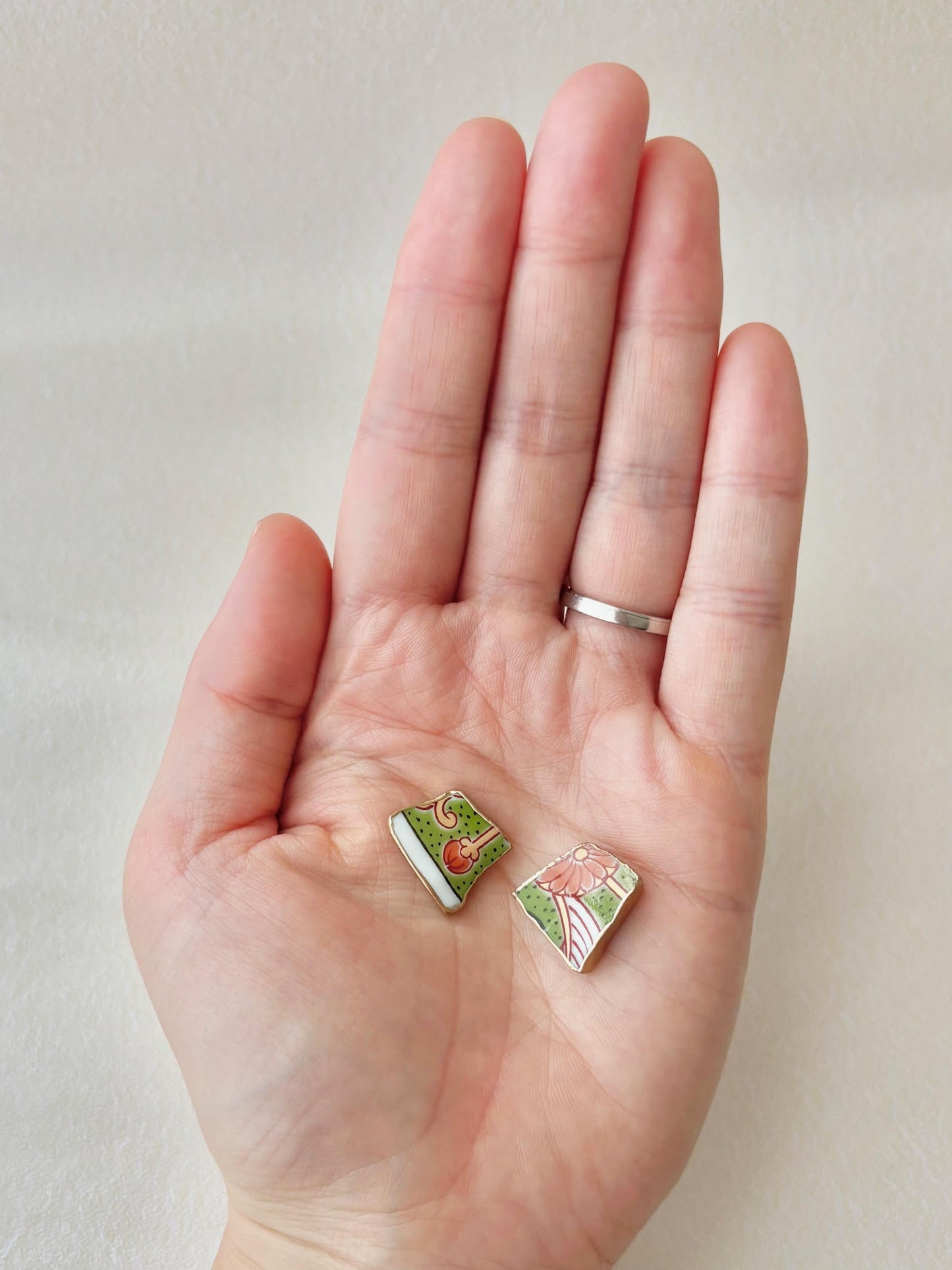 【金具が選べる】有田焼　金継ぎ　ピアス　イヤリング　グリーン　オレンジ　花柄　伝統工芸　＃565