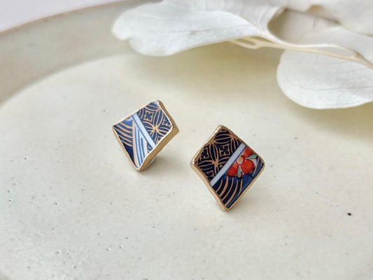 【金具が選べる】有田焼　金継ぎ　ピアス　イヤリング　紺色　花柄　和柄　伝統工芸　＃566