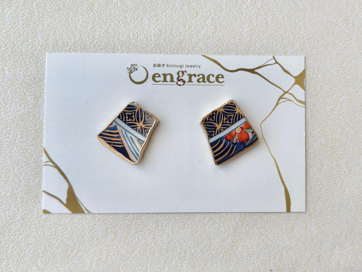 【Fittings Selection Available】Arita Ware Kintsugi Pierced Earrings / Clip-on Earrings, White, Flower Pattern, Leaf Pattern, Traditional Craft, #478