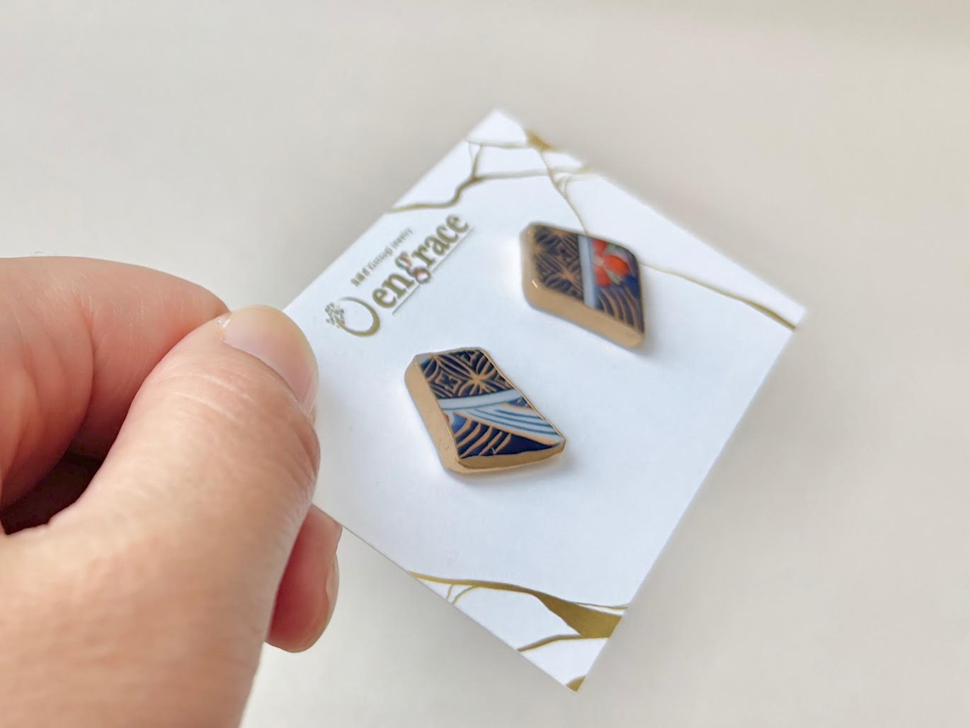 【Fittings Selection Available】Arita Ware Kintsugi Pierced Earrings / Clip-on Earrings, White, Flower Pattern, Leaf Pattern, Traditional Craft, #478