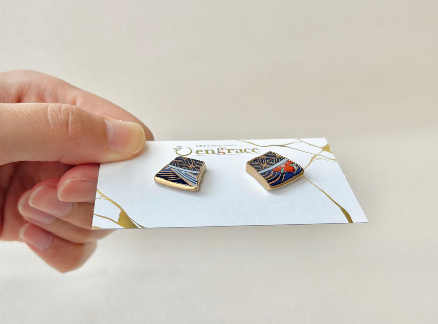 【Fittings Selection Available】Arita Ware Kintsugi Pierced Earrings / Clip-on Earrings, White, Flower Pattern, Leaf Pattern, Traditional Craft, #478