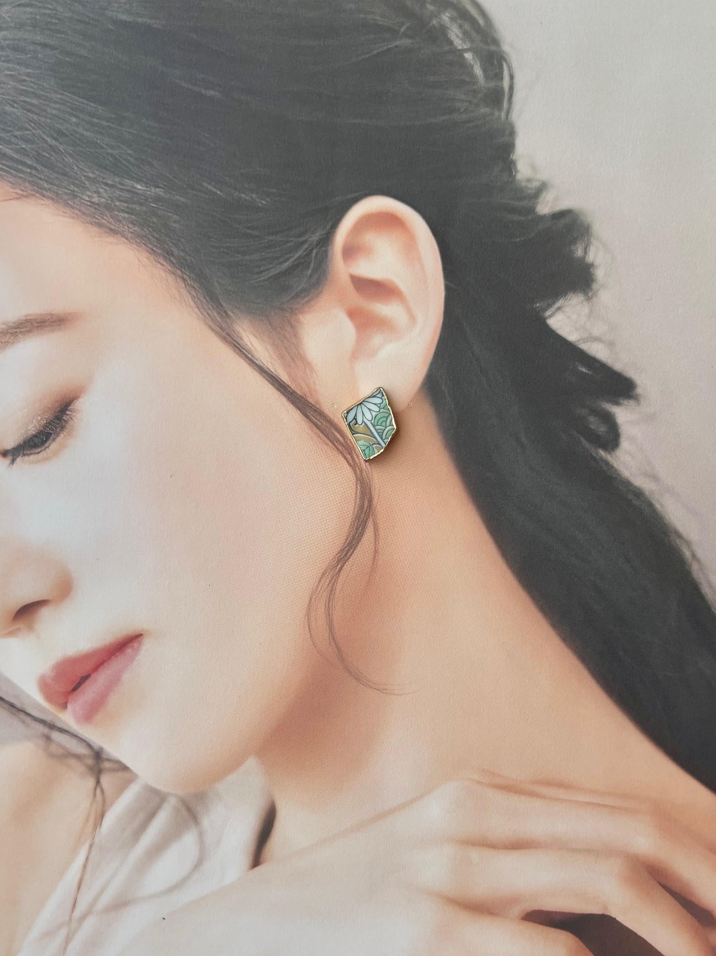 【Fittings Selection Available】Arita Ware Kintsugi Pierced Earrings / Clip-on Earrings, White, Flower Pattern, Leaf Pattern, Traditional Craft, #478