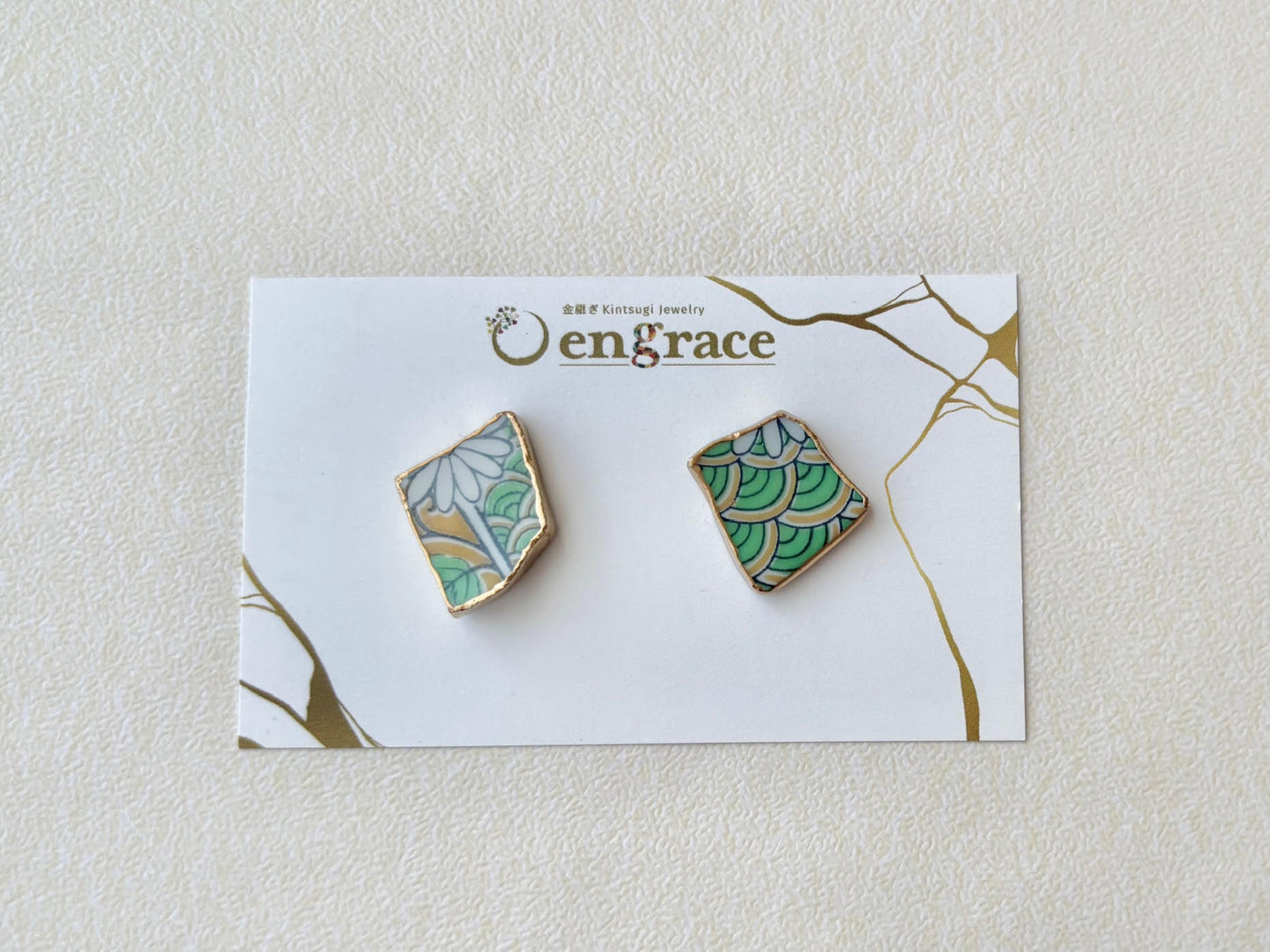【Fittings Selection Available】Arita Ware Kintsugi Pierced Earrings / Clip-on Earrings, White, Flower Pattern, Leaf Pattern, Traditional Craft, #478