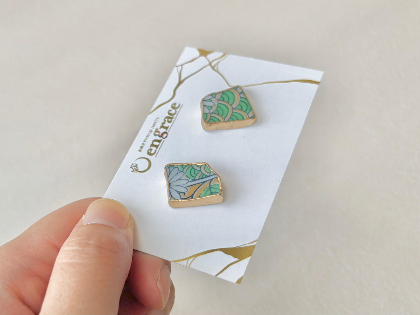 【Fittings Selection Available】Arita Ware Kintsugi Pierced Earrings / Clip-on Earrings, White, Flower Pattern, Leaf Pattern, Traditional Craft, #478