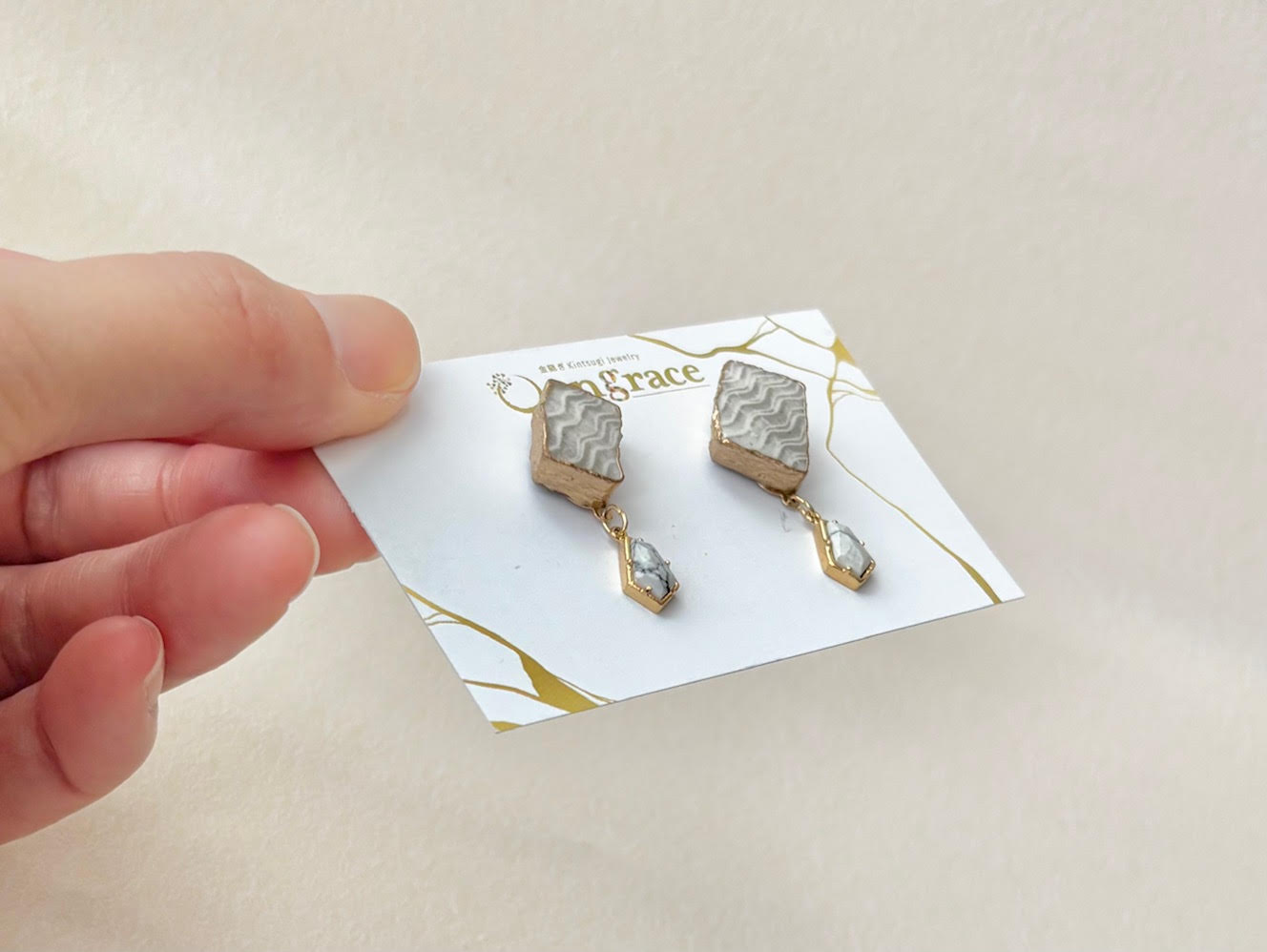 京焼 　金継ぎ　サージカルステンレスピアス　グレー　ハウライト　天然石　揺れる　伝統工芸　＃575