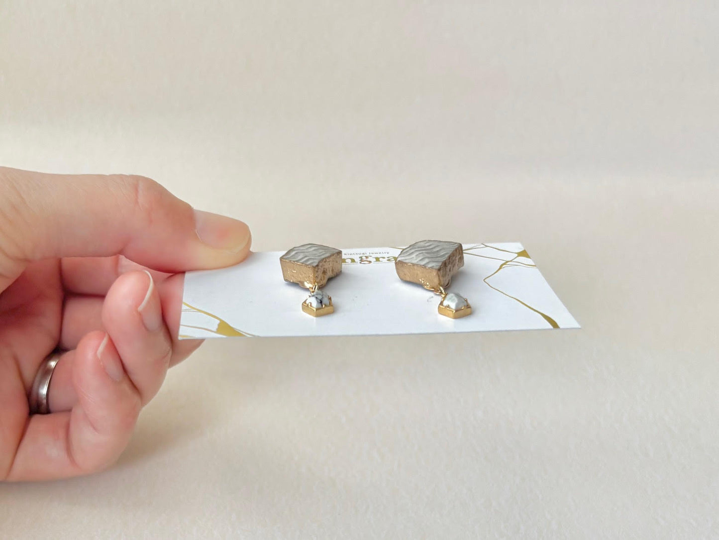 京焼 　金継ぎ　サージカルステンレスピアス　グレー　ハウライト　天然石　揺れる　伝統工芸　＃575