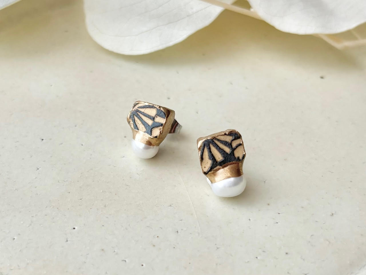 Arita Ware Kintsugi Surgical Stainless Steel Pierced Earrings, Gold, Leaf Pattern, Flower Ball, Dangling, Traditional Craft, #484