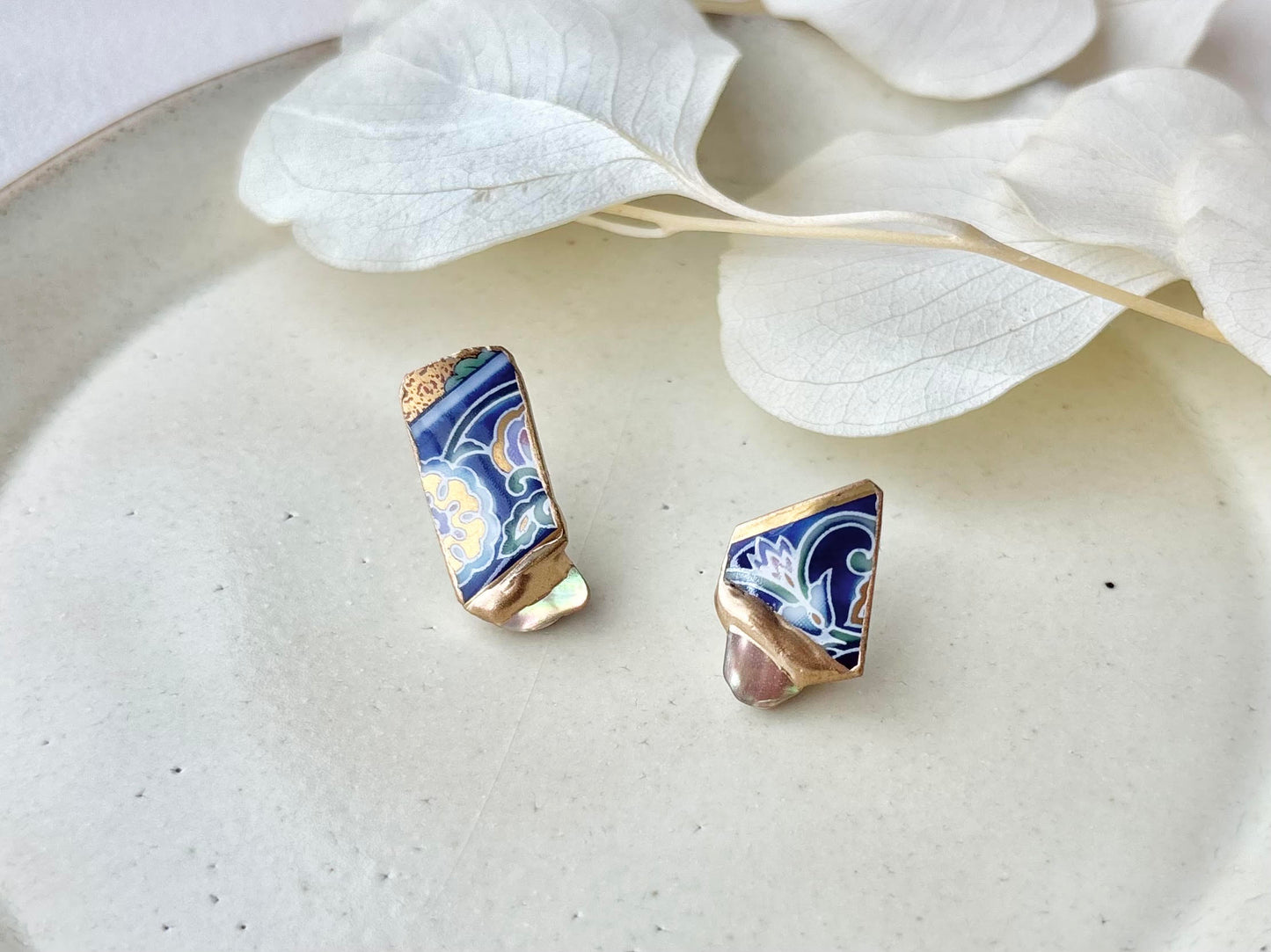 有田焼 　金継ぎ　サージカルステンレスピアス　花柄　和柄　シェルストーン　天然石　伝統工芸　＃589