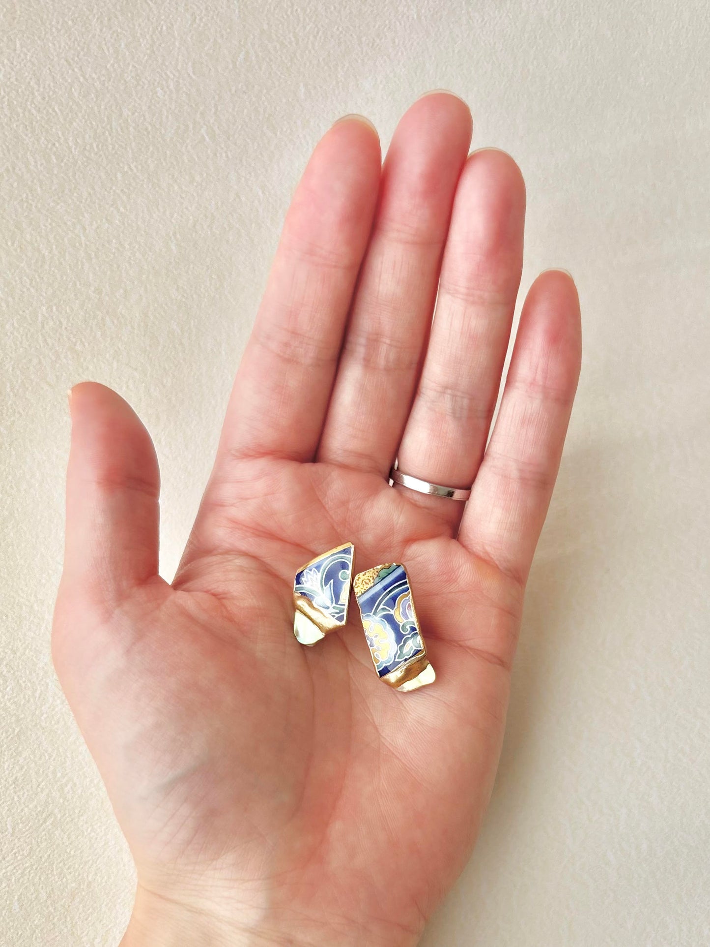 有田焼 　金継ぎ　サージカルステンレスピアス　花柄　和柄　シェルストーン　天然石　伝統工芸　＃589