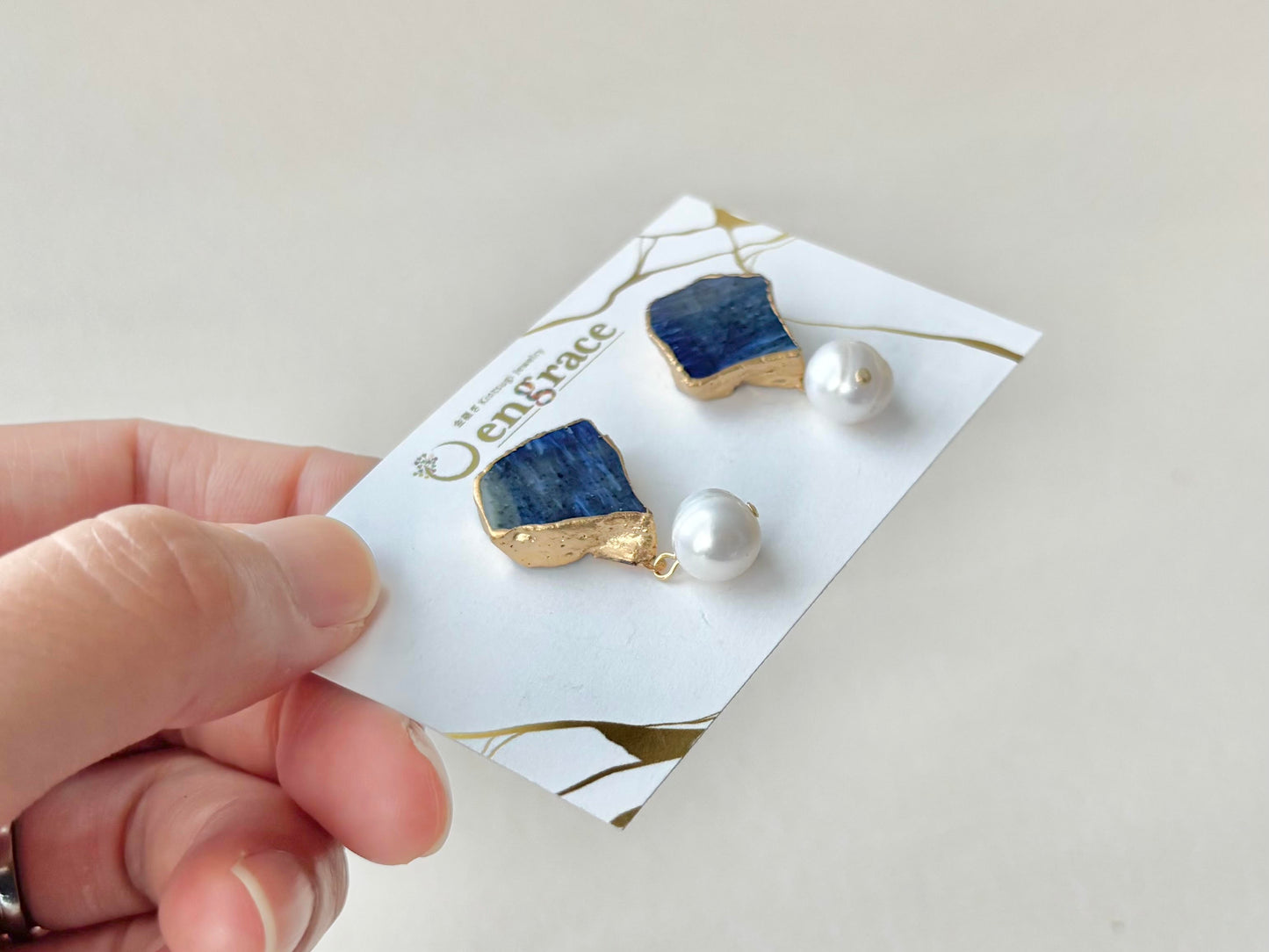 【金具が選べる】萩焼　金継ぎ　ピアス　イヤリング　深い藍色　淡水パール　揺れる　天然石　伝統工芸　＃598