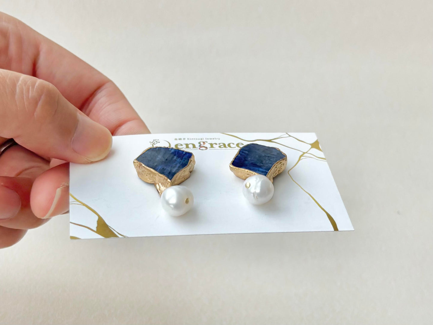 【金具が選べる】萩焼　金継ぎ　ピアス　イヤリング　深い藍色　淡水パール　揺れる　天然石　伝統工芸　＃598